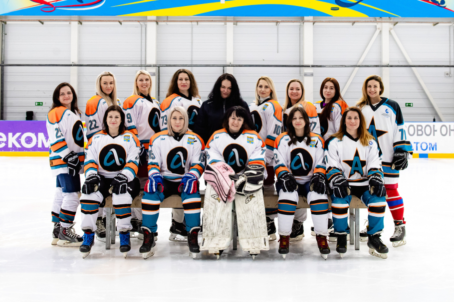 Женская хоккейная лига плей офф. Женская хоккейная команда. Лига женского хоккея. Женская хоккейная лига команды. Женская хоккейная команда Казань.