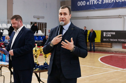 Сергей Пивков наградил призеров турнира в Архангельске