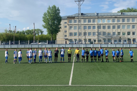 В минувшие выходные в Кемерово прошли две встречи Чемпионата города по футболу